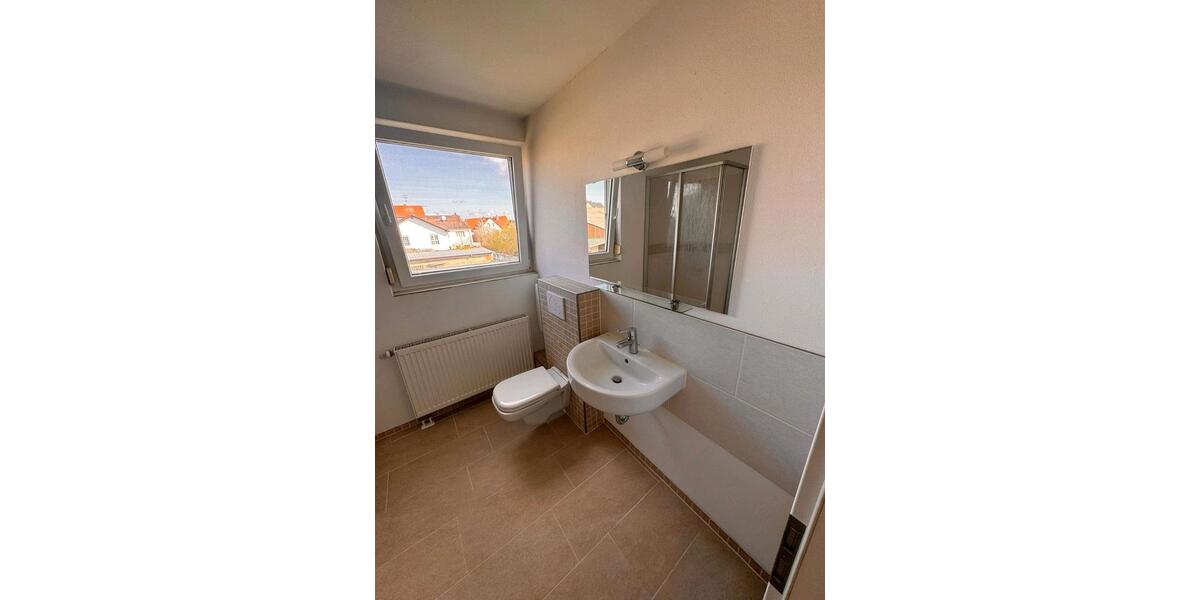 Dachgeschoßwohnung Wölfersheim - 3.5 Zimmer, 96 m&sup2;, 1.350&euro; | Angebot:26048547