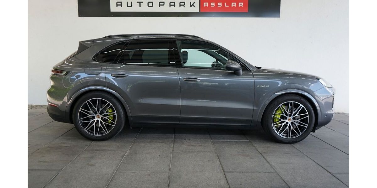 Porsche Cayenne 15.700 km 99.880 &euro; Asslar 35614
