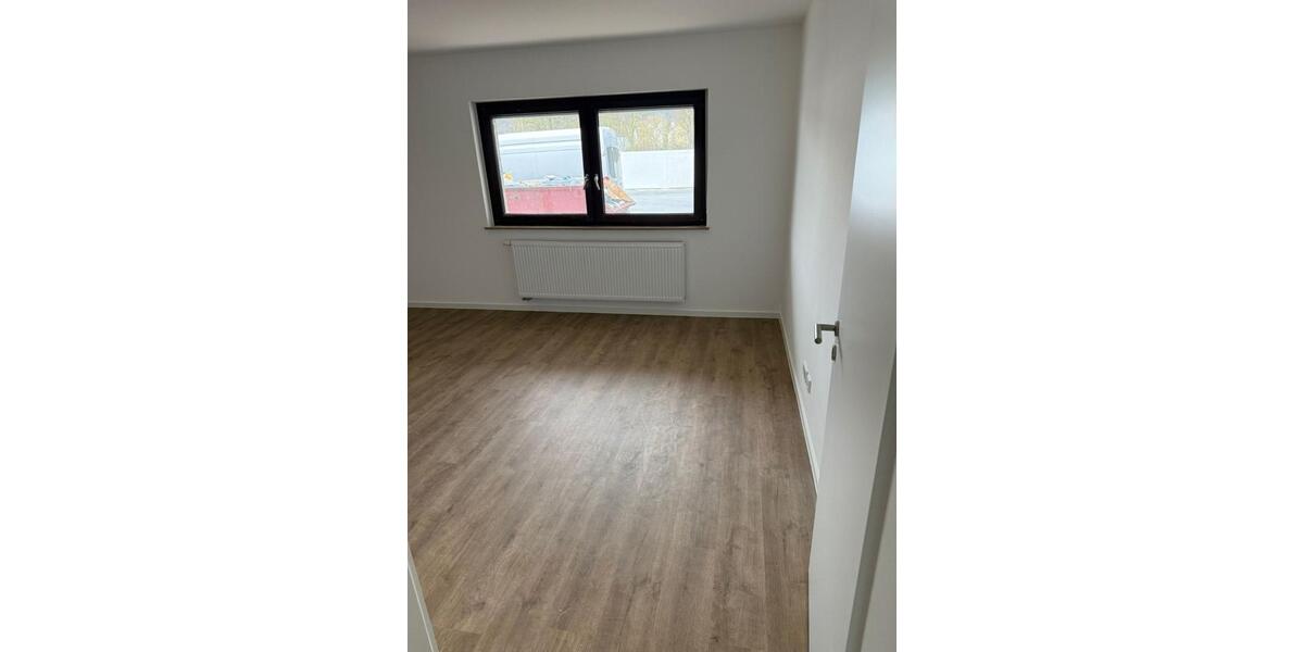 Etagenwohnung Ehringshausen - 3 Zimmer, 85 m&sup2;, 1.000&euro; | Angebot:25501536