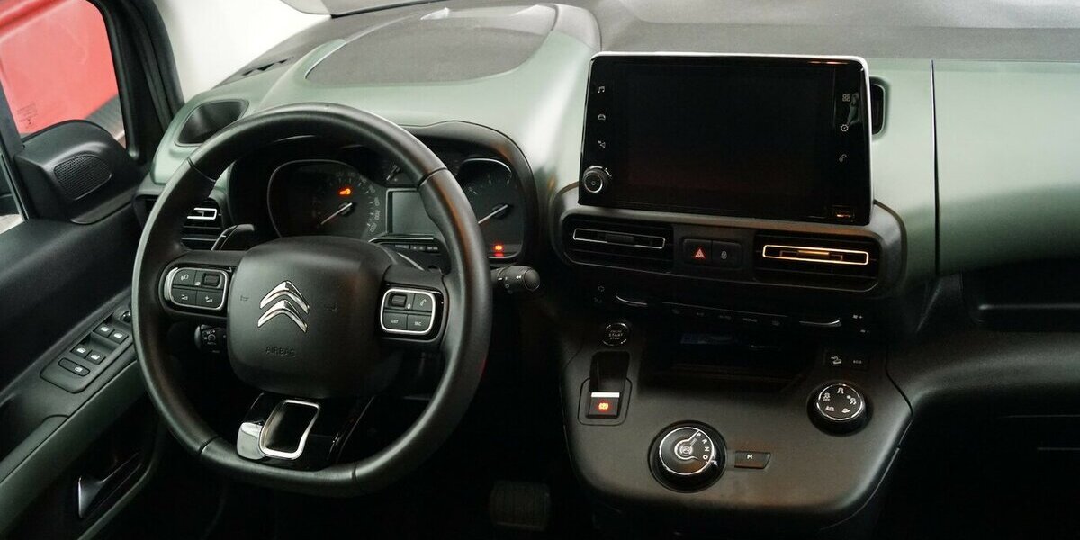 Citroen Berlingo 1.2 PureTech EAT8 Shine XL AHK 38.900 km 26.330 &euro; Lich 35423