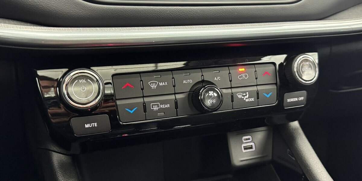 Jeep Compass S Plug-IN Hybrid 4WD 1.Hand Panoramadach 26.460 km 26.950 &euro; Lich 35423
