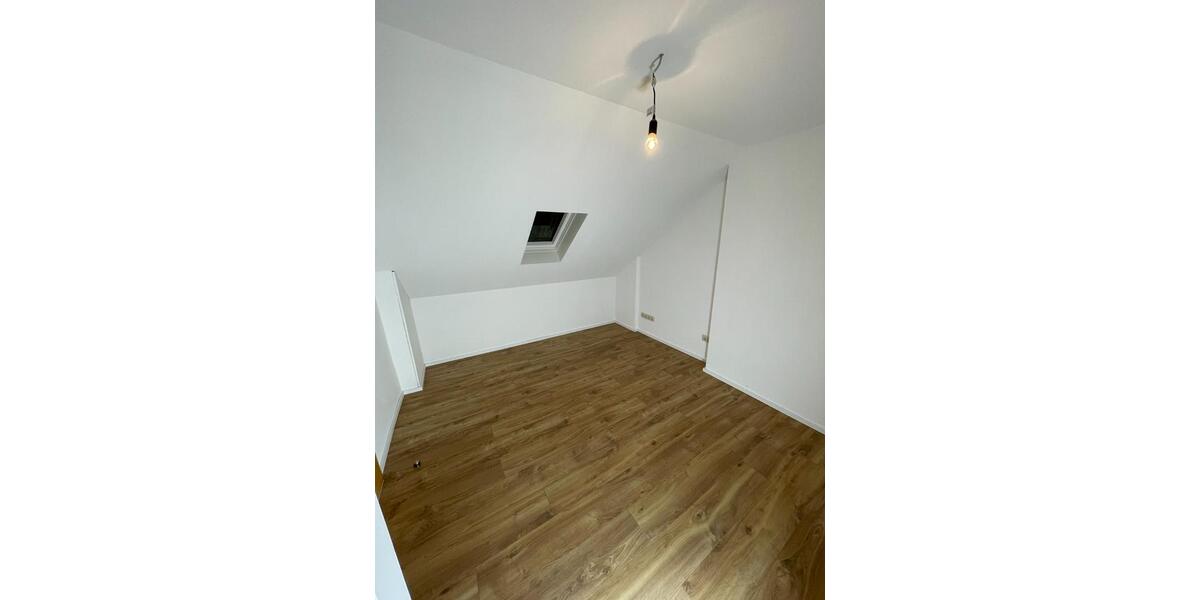 Etagenwohnung Merenberg - 7 Zimmer, 170 m&sup2;, 900&euro; | Angebot:25181642