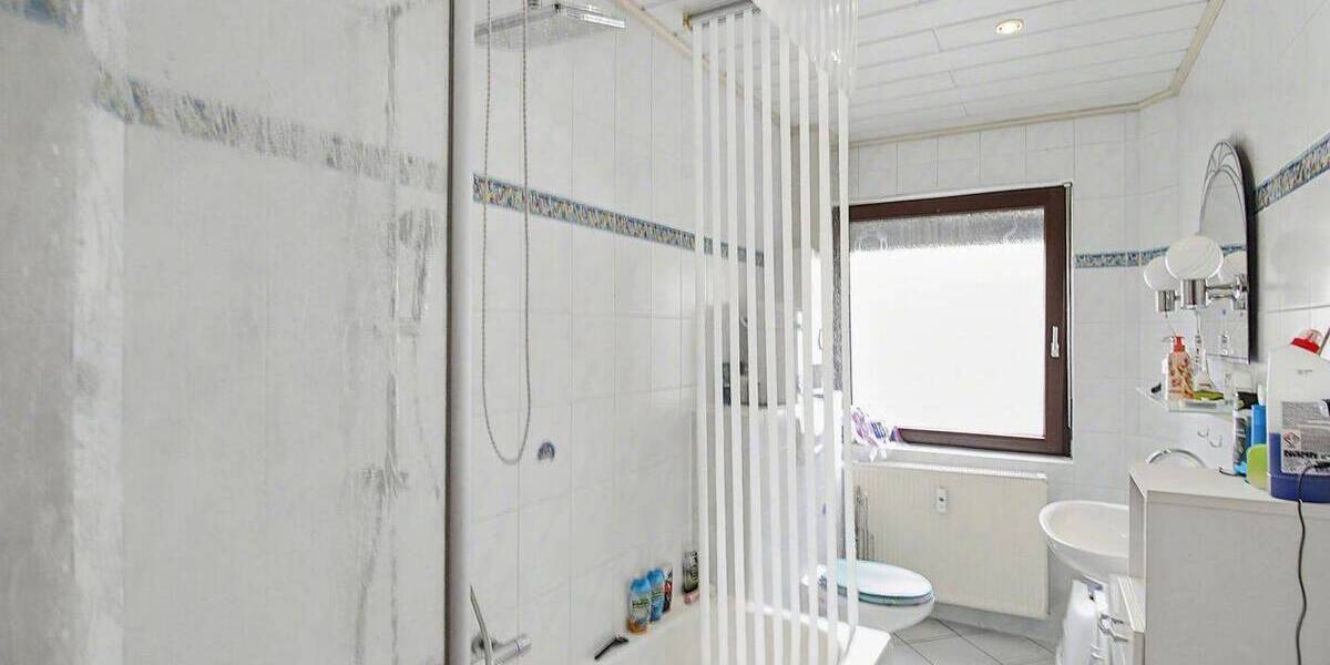 Mehrfamilienhaus, Wohnhaus Lich Bettenhausen - 6 Zimmer, 151 m&sup2;, 195.000&euro; | Angebot:26029083