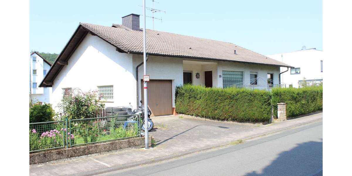 Einfamilienhaus Solms - 8 Zimmer, 272 m&sup2;, 480.000&euro; | Angebot:26820786