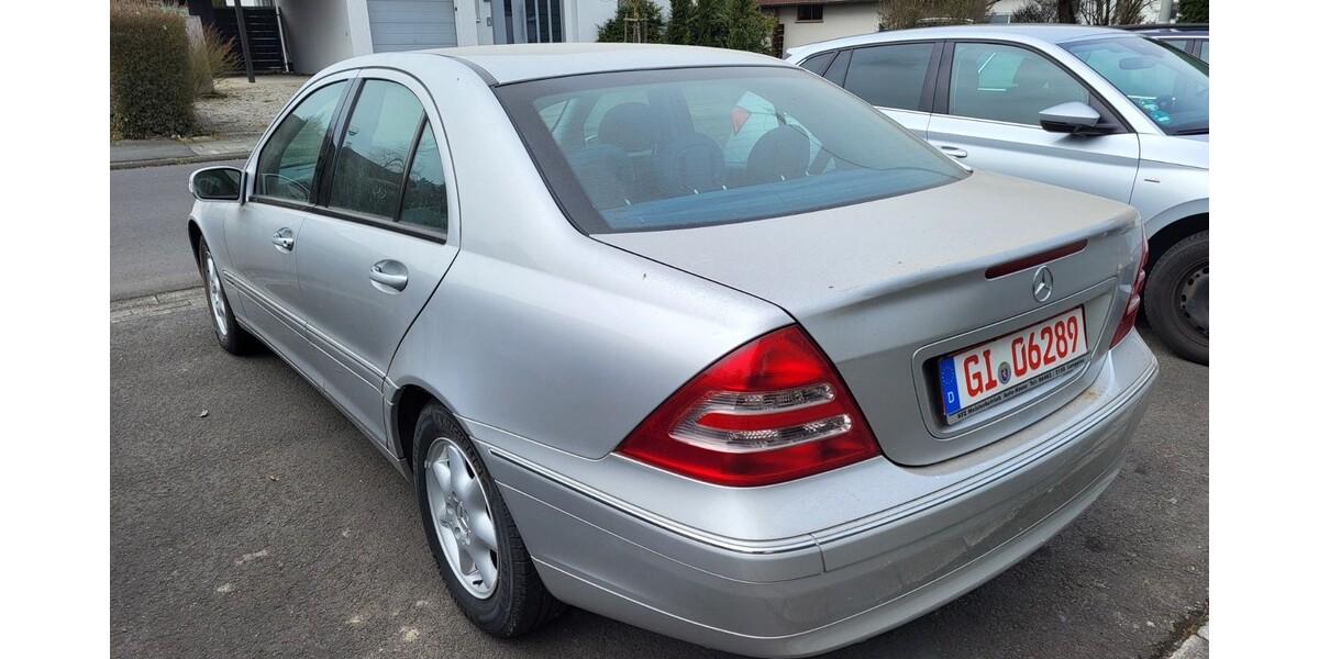 Mercedes-Benz 220 66.300 km 8.900 &euro; Linden 35440