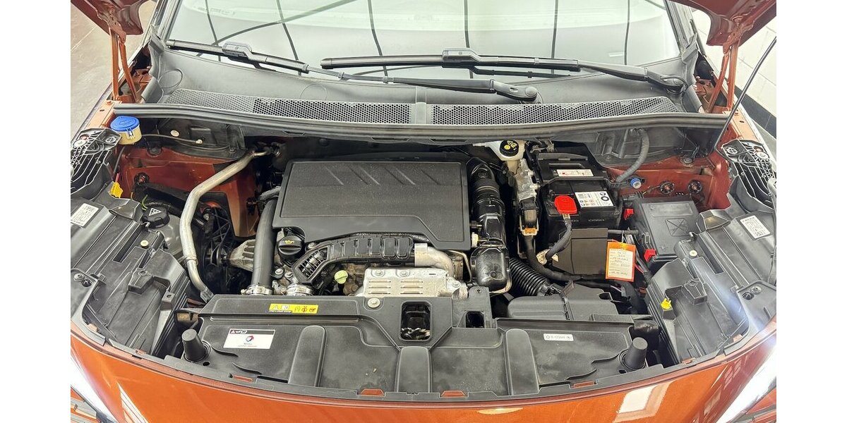 Peugeot 5008 130 EAT8 Allure 1.Hand AHK 13.300 km 25.920 &euro; Lich 35423