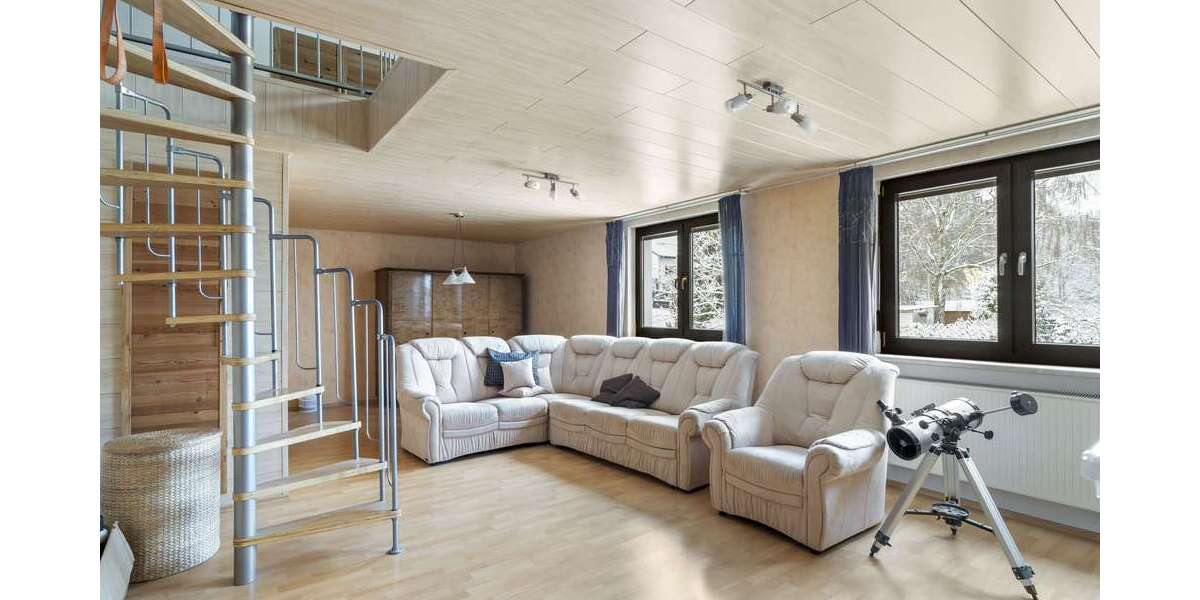 Platz ohne Grenzen: Zweifamilienhaus mit Halle für Familie & Anleger - Zweifamilienhaus Weinbach | Angebot:25025563