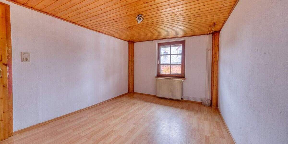 Einfamilienhaus Leun / Biskirchen Biskirchen - 4 Zimmer, 114 m&sup2;, 129.000&euro; | Angebot:25697033