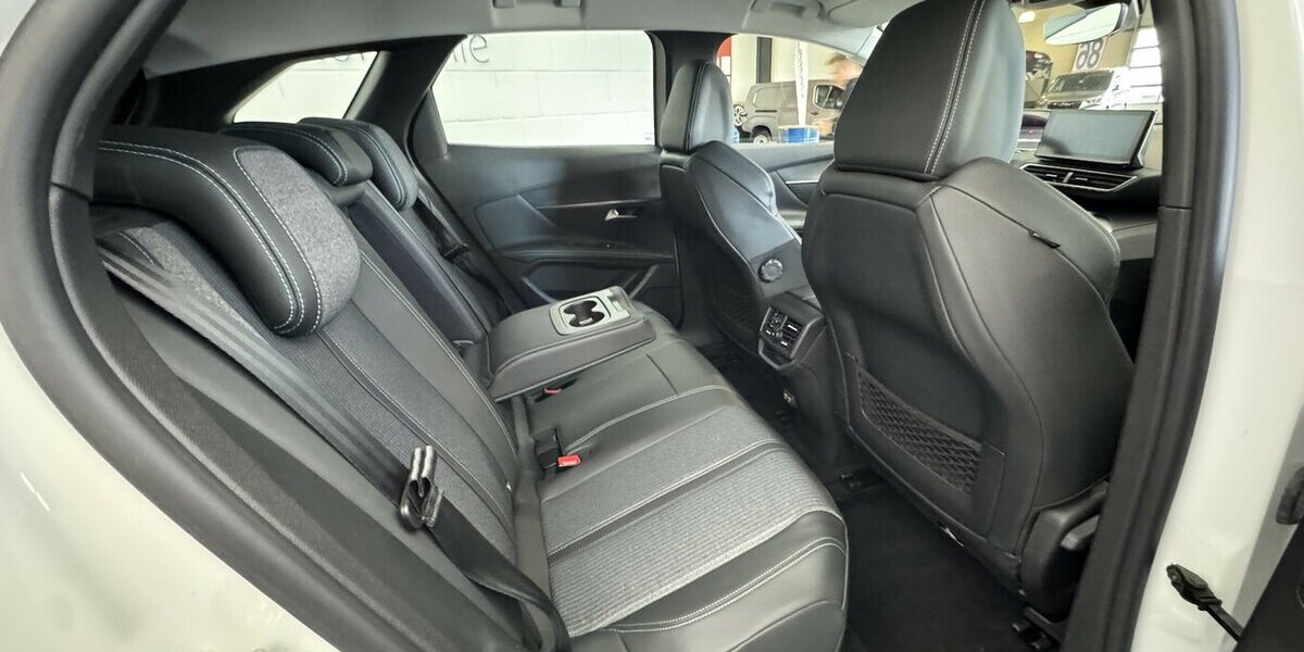 Peugeot 3008 1.6 225 Allure 1.Hand Plug-In Hybrid AHK 92.600 km 18.760 &euro; Lich 35423