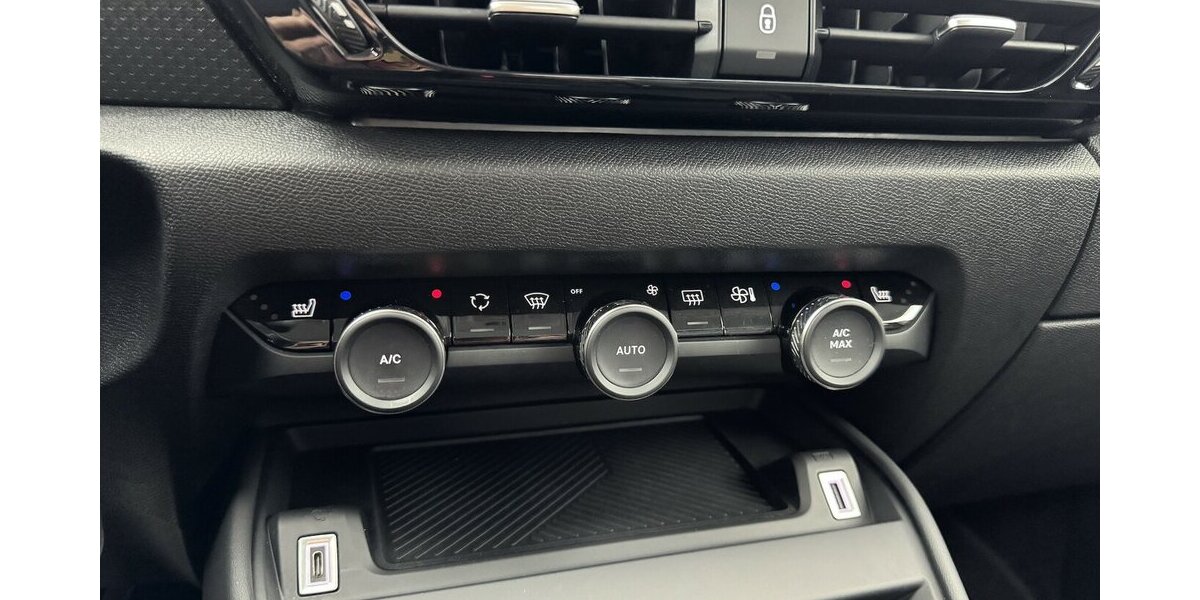 Citroen C4 130 Puretech Feel Pack LED Winterpaket 49.200 km 13.746 &euro; Lich 35423