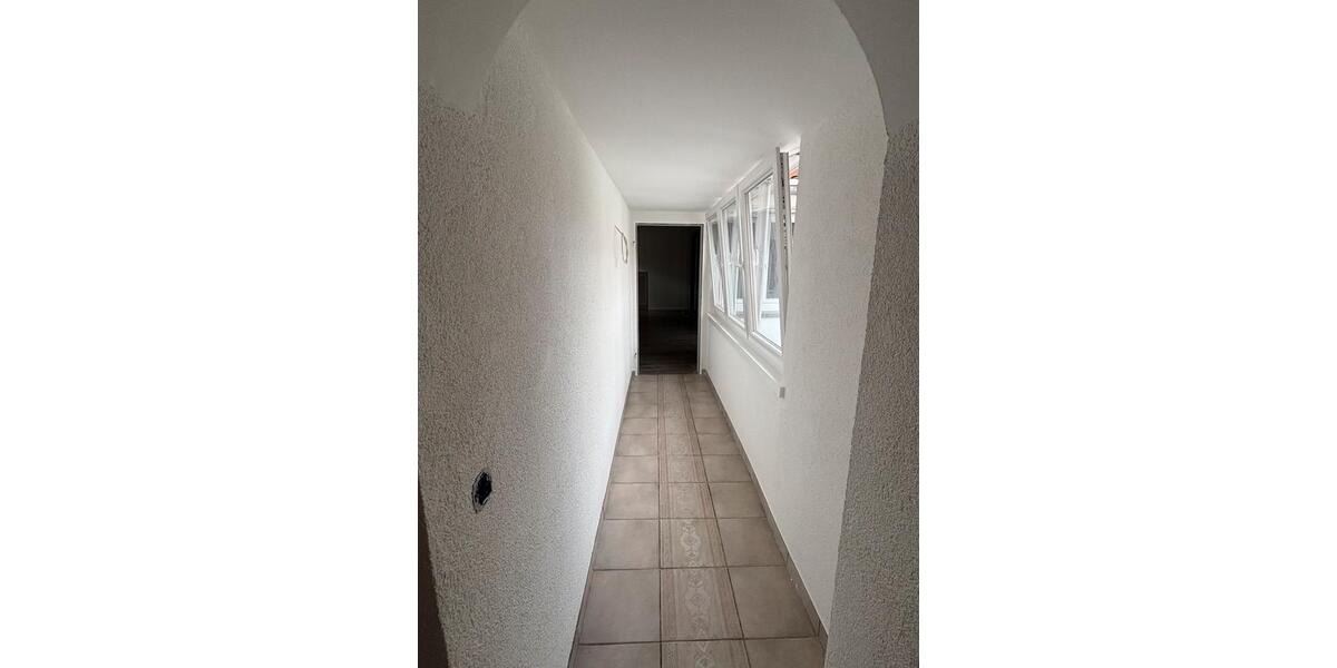 Etagenwohnung Butzbach - 6 Zimmer, 180 m&sup2;, 2.000&euro; | Angebot:25290215