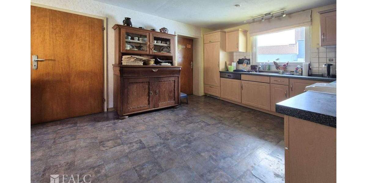 Mehrfamilienhaus, Wohnhaus Grävenwiesbach Hundstadt - 8 Zimmer, 230 m&sup2;, 340.000&euro; | Angebot:25776084