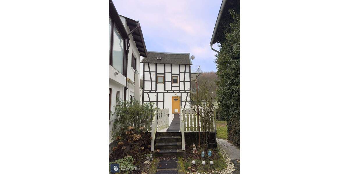 Bauernhaus, Landhaus Runkel Eschenau - 7 Zimmer, 184 m&sup2;, 210.000&euro; | Angebot:25708017