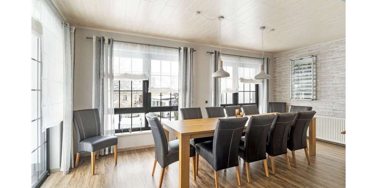 Platz ohne Grenzen: Zweifamilienhaus mit Halle für Familie & Anleger - Zweifamilienhaus Weinbach | Angebot:25025563