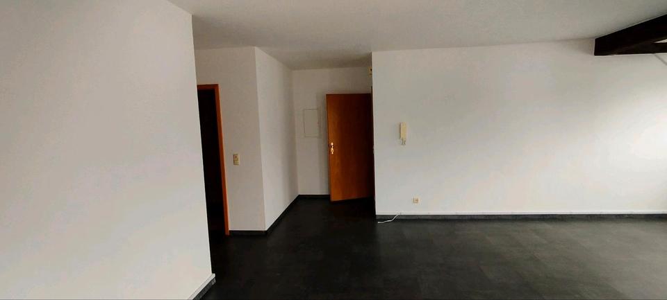 Dachgeschoßwohnung Aßlar - 3 Zimmer, 75 m&sup2;, 1.100&euro; | Angebot:26250164