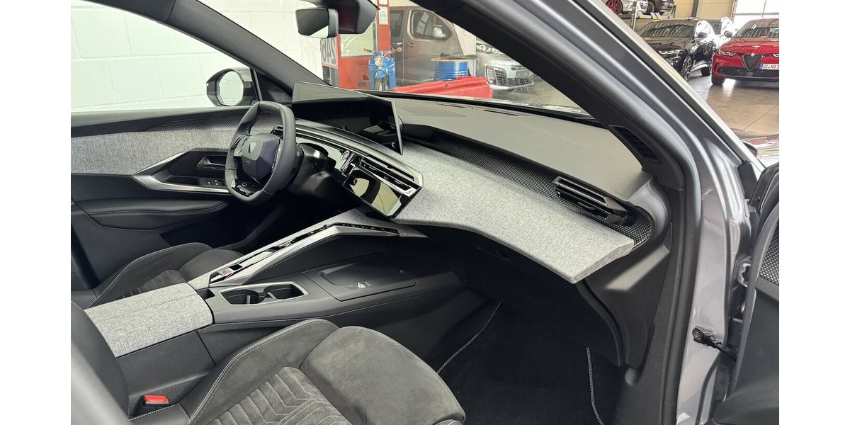 Peugeot 3008 GT 145 Mild Hybrid Full LED 360° AGR Sitze 28.710 km 25.690 &euro; Lich 35423