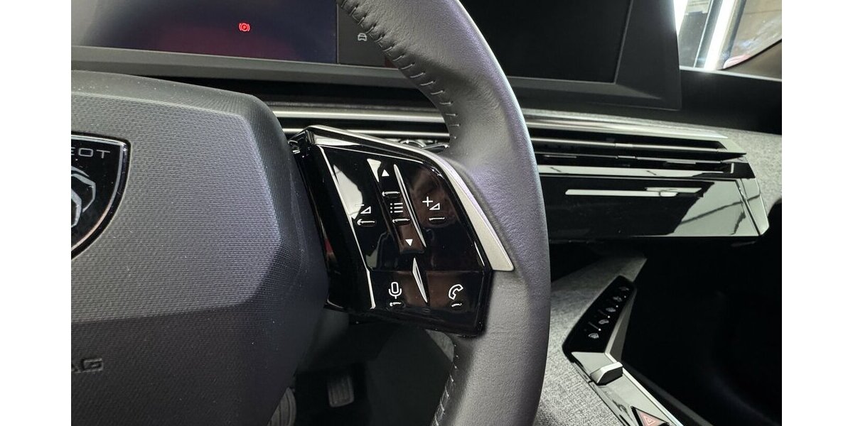 Peugeot 5008 145 Mild Hybrid Allure7 Sitzer LED CAM 18.200 km 27.520 &euro; Lich 35423