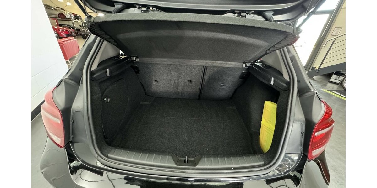 BMW 116i Navigation Sitzheizung BT PDC 111.610 km 9.690 &euro; Lich 35423