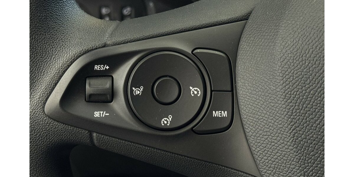 Opel Corsa e Edition 1.Hand 50 kWh Carplay Tempomat 13.400 km 14.620 &euro; Lich 35423