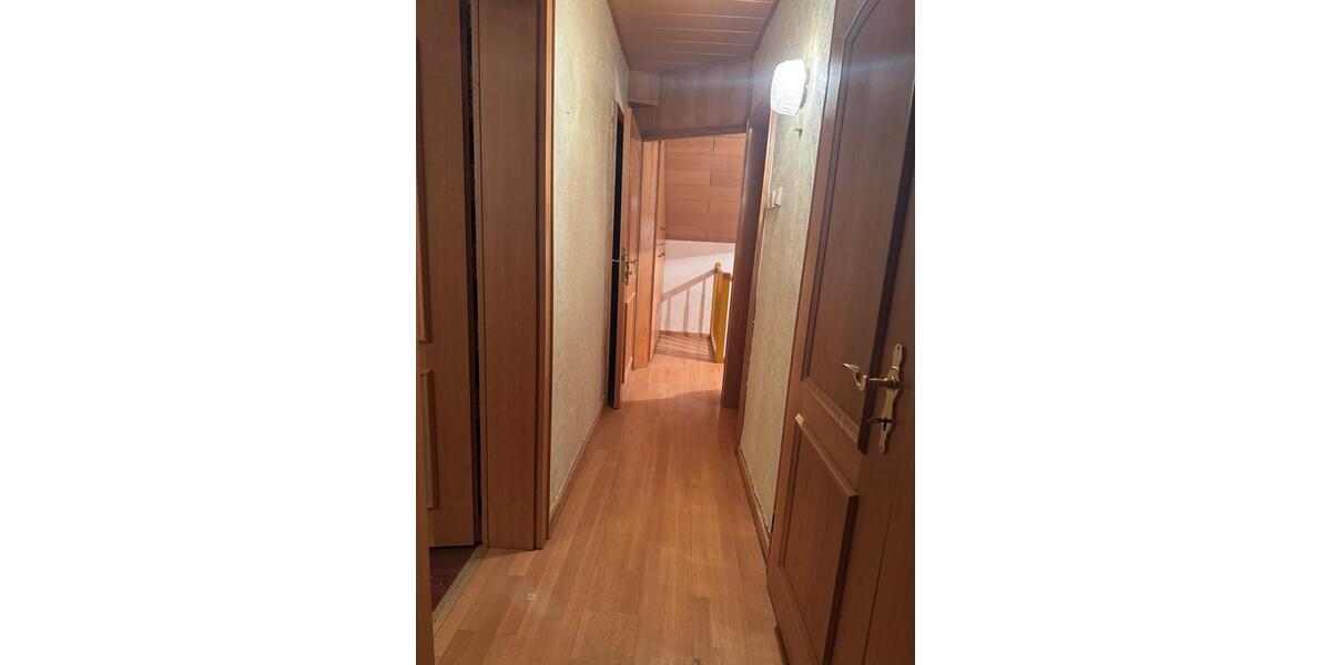 Einfamilienhaus Wetzlar Altenberger Straße - 7 Zimmer, 140 m&sup2;, 1.000&euro; | Angebot:26020253