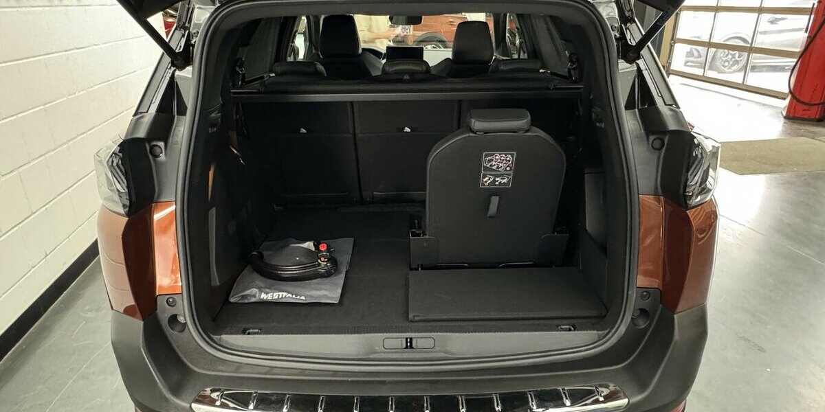 Peugeot 5008 130 EAT8 Allure 1.Hand AHK 13.300 km 25.920 &euro; Lich 35423
