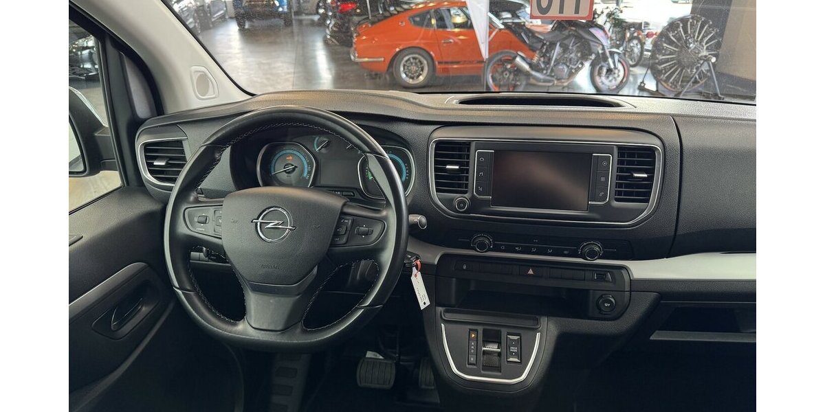 Opel Zafira Life -e Selection M 75kWh 9 Sitzer CAM 29.800 km 31.990 &euro; Lich 35423