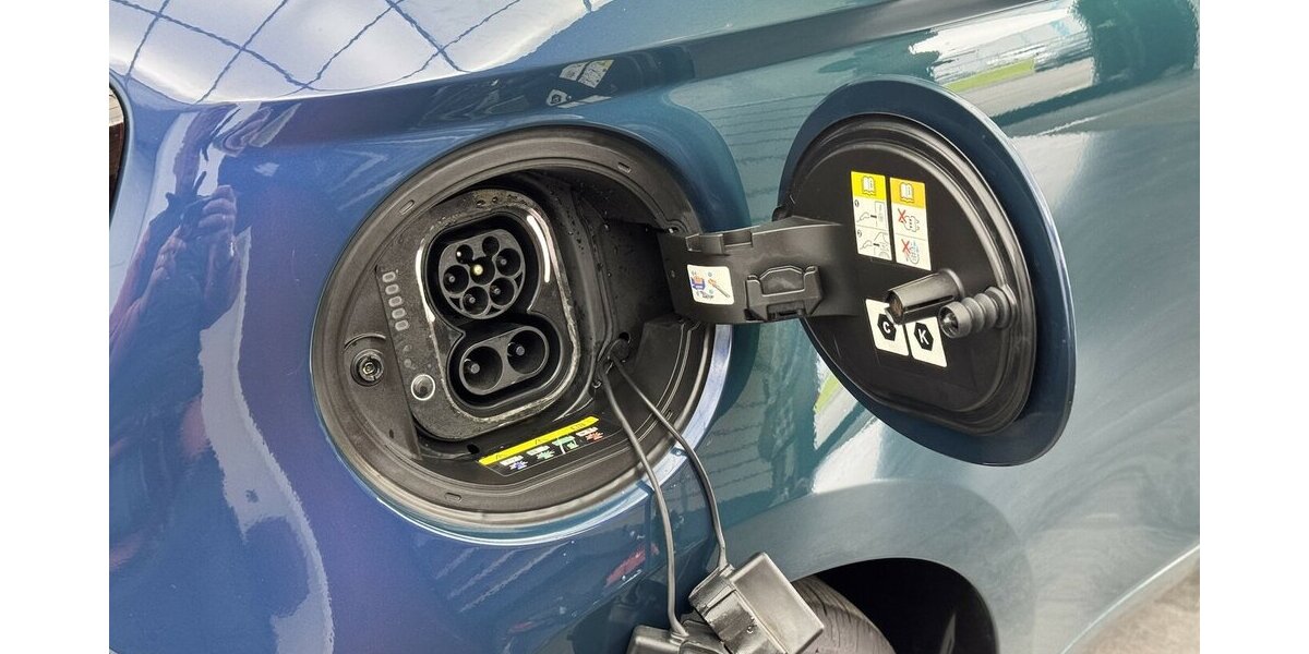 Fiat 500e Action Carplay Android Automatik 1.Hand 25.950 km 13.440 &euro; Lich 35423