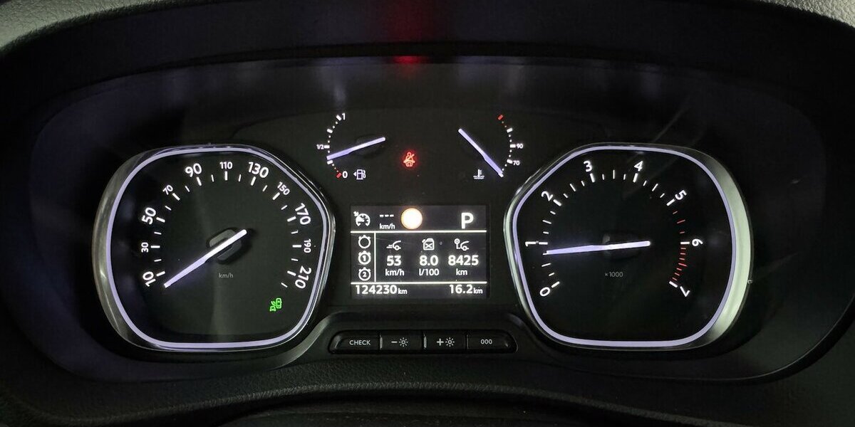 Peugeot Traveller BlueHDI 180 Allure L3 8 Sitze Massage 124.300 km 26.490 &euro; Lich 35423