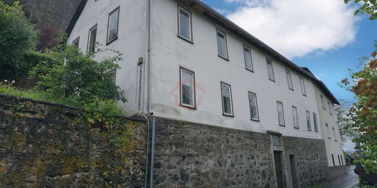 Einfamilienhaus Dillenburg - 6.5 Zimmer, 227 m&sup2;, 159.000&euro; | Angebot:26489028