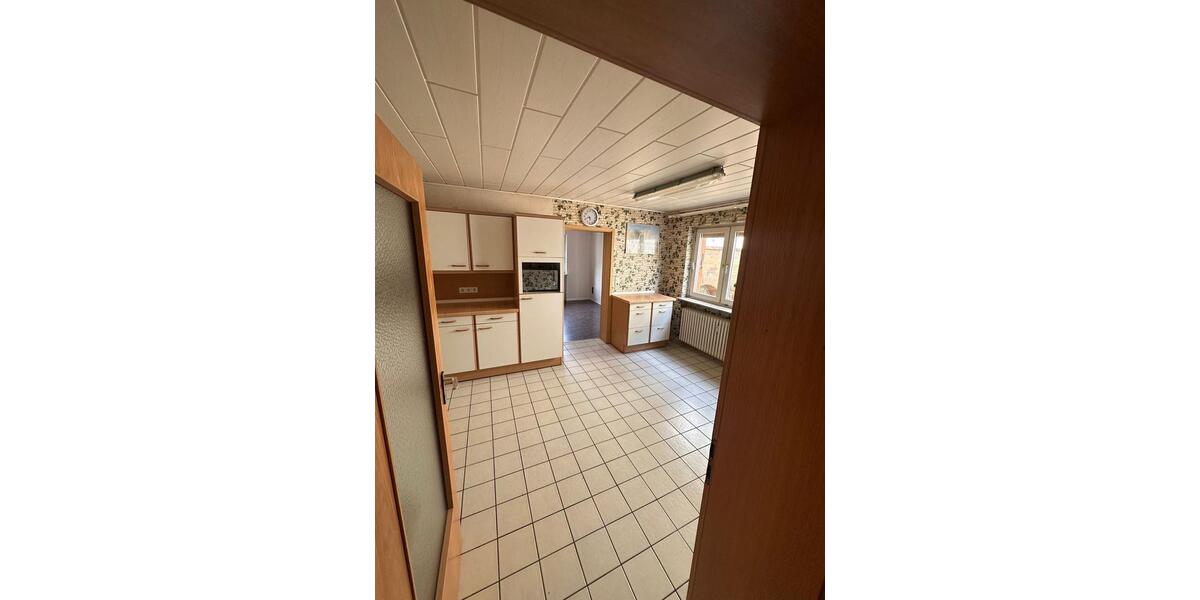 Einfamilienhaus Linden - 6 Zimmer, 220 m&sup2;, 380.000&euro; | Angebot:27023922