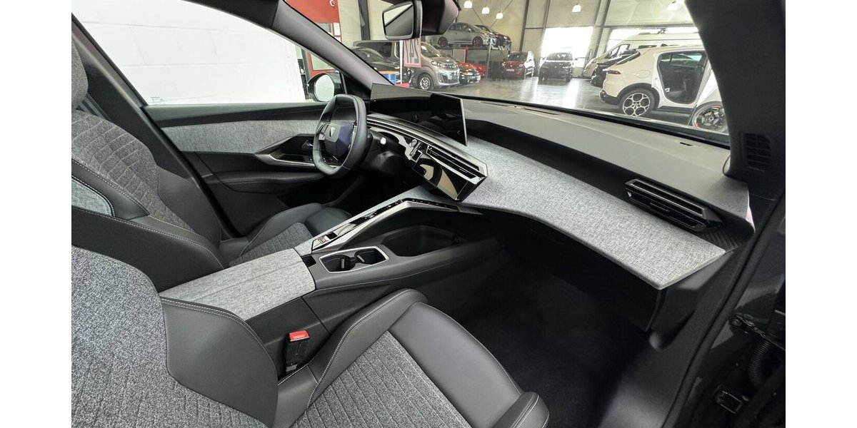 Peugeot 3008 Allure 145 Mild Hybrid Full LED 360° 15.800 km 25.320 &euro; Lich 35423