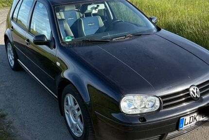 VW Golf 275.000 km 1.699 &euro; Schöffengrund 35641
