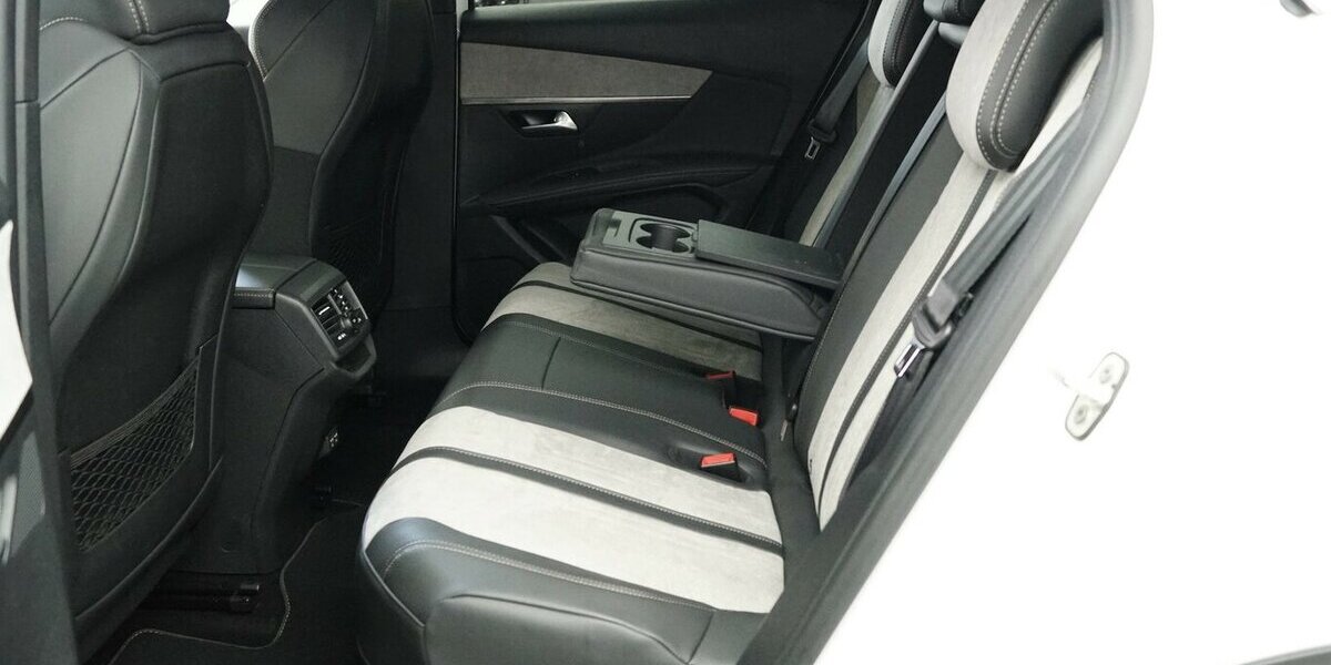 Peugeot 3008 225 GT Plug-In Hybrid LED CARPLAY LEDER 52.400 km 19.940 &euro; Lich 35423