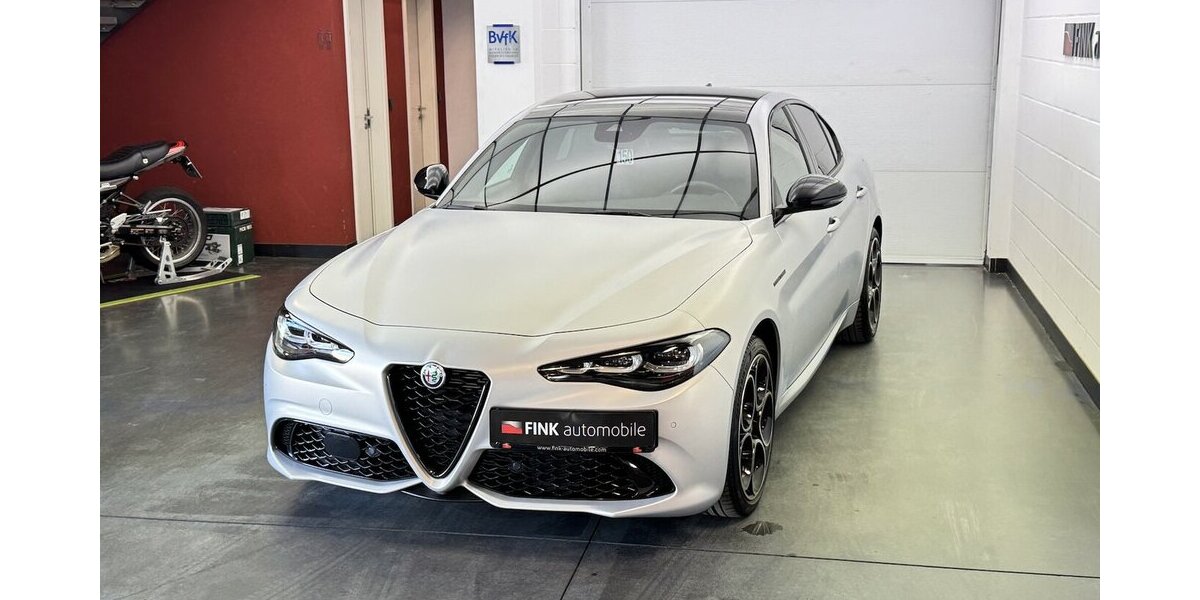 Alfa Romeo Giulia 2.0 Competizione Q4 Turbo Panoramadach 17.100 km 38.460 &euro; Lich 35423