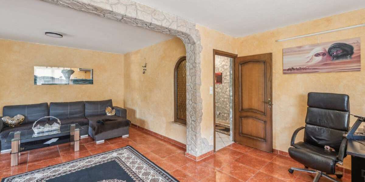 Vielseitiges Zweifamilienhaus mit Ausblick und Garten - Mehrfamilienhaus, Wohnhaus Weilrod | Angebot:21142457