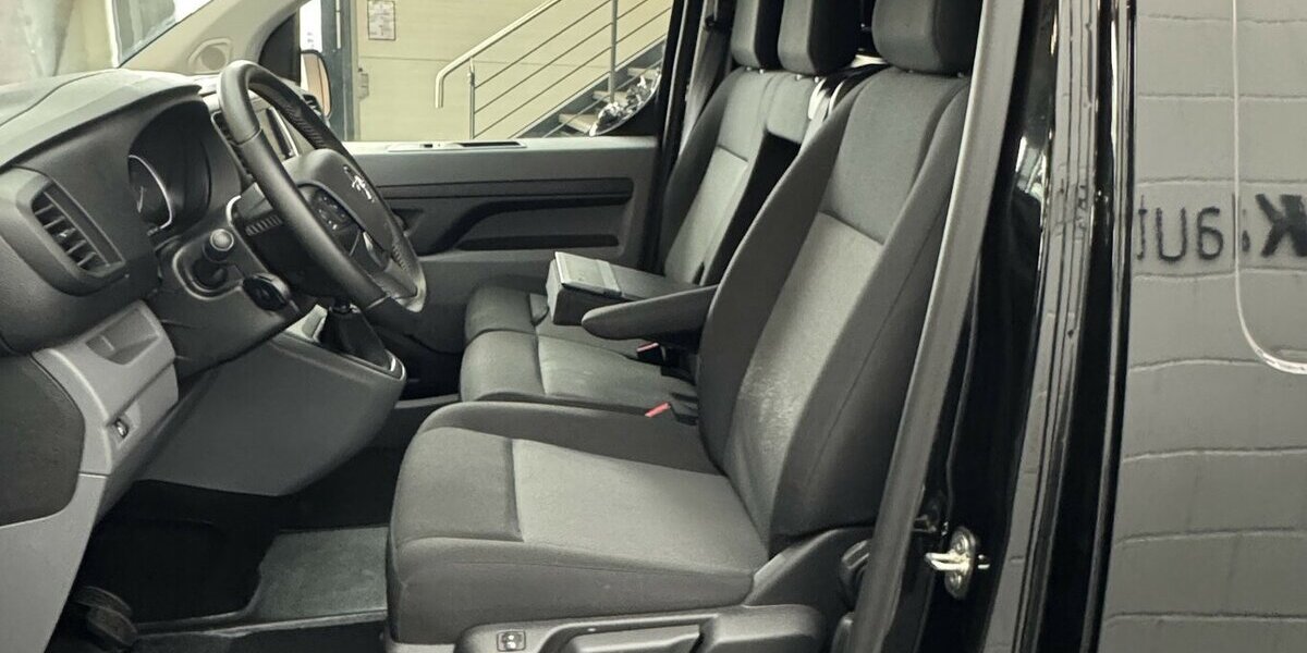 Opel Vivaro Cargo 1.5 D Edition M 1.Hand Sitzhzg 9.900 km 21.520 &euro; Lich 35423