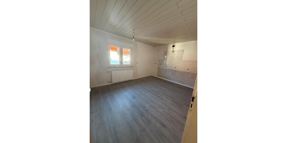 Etagenwohnung Staufenberg - 5 Zimmer, 130 m&sup2;, 1.200&euro; | Angebot:25843146