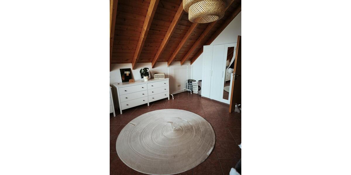 Dachgeschoßwohnung Mittenaar - 3 Zimmer, 120 m&sup2;, 700&euro; | Angebot:26228114