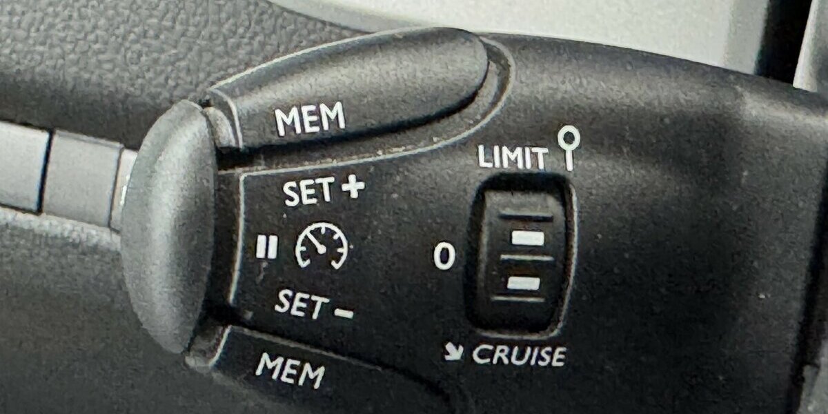 Opel Vivaro Cargo-e Elegance M 50kWh 1.Hand PDC 32.600 km 18.990 &euro; Lich 35423