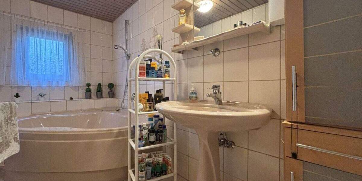 Mehrfamilienhaus, Wohnhaus Gladenbach / Mornshausen Mornshausen - 8 Zimmer, 280 m&sup2;, 299.000&euro; | Angebot:25736624