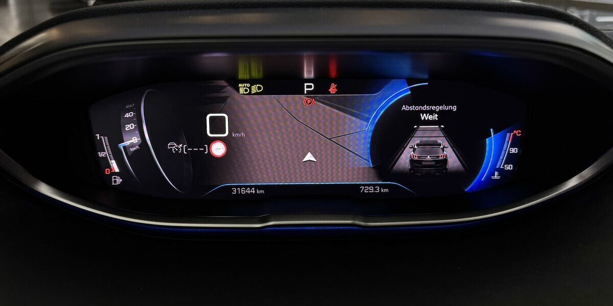 Peugeot 5008 GT 180 Blue HDi EAT8 1.Hand Nachtsicht 31.700 km 32.985 &euro; Lich 35423