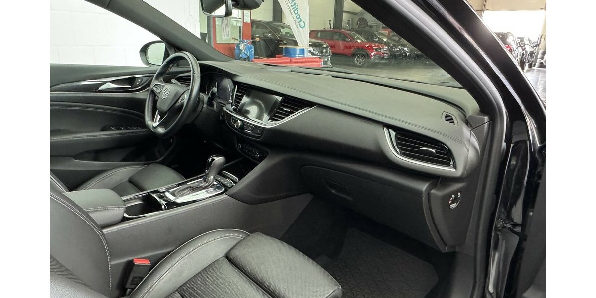Opel Insignia Exclusive 4x4 FULL LEDER CarPlay Bose 118.400 km 11.900 &euro; Lich 35423