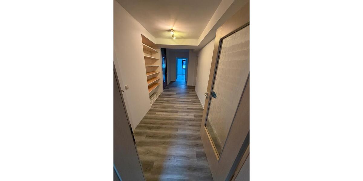 Etagenwohnung Hungen - 5 Zimmer, 127 m&sup2;, 1.360&euro; | Angebot:26626606