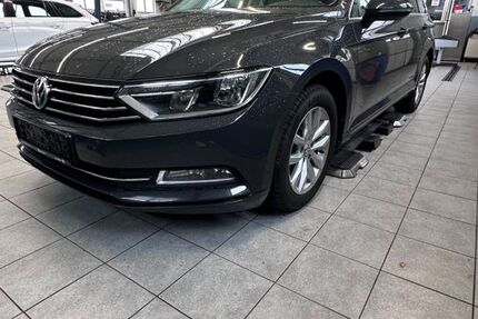 VW Passat Variant 204.000 km 11.000 &euro; Hüttenberg 35625