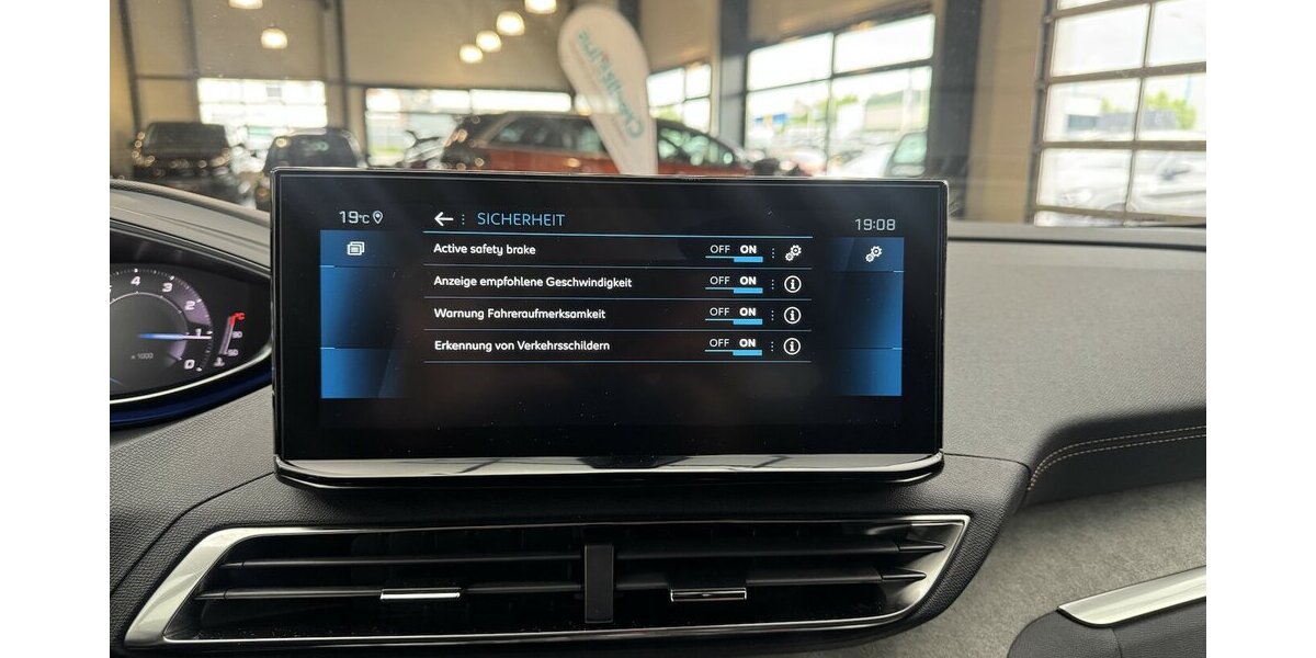 Peugeot 5008 130 EAT8 Allure 1.Hand AHK 13.300 km 25.920 &euro; Lich 35423