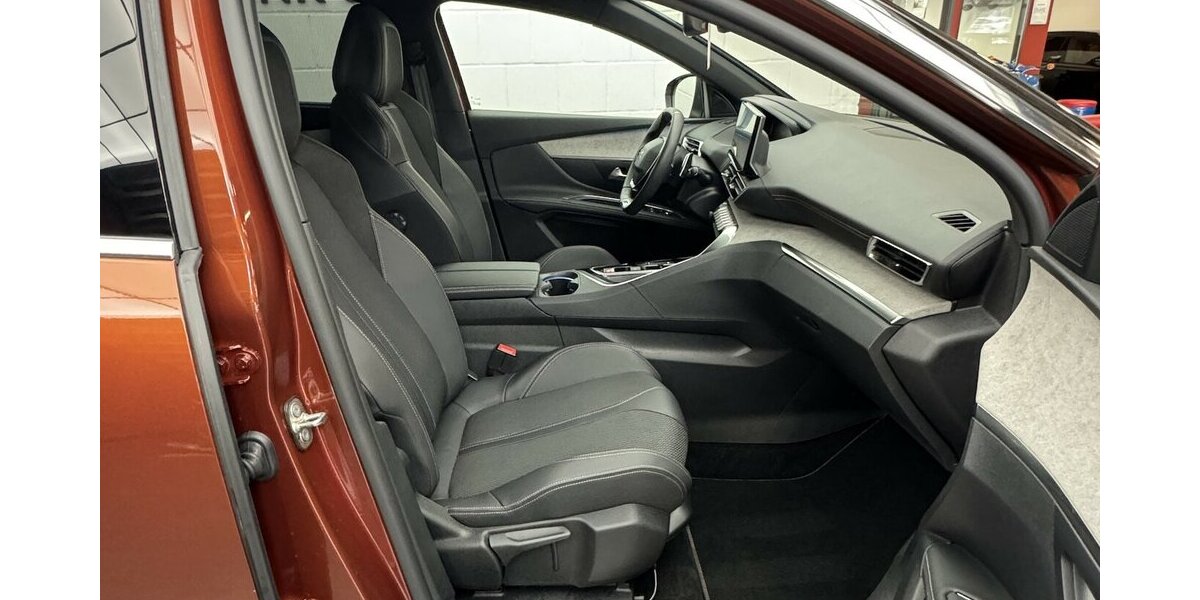 Peugeot 5008 130 EAT8 Allure 1.Hand AHK 13.300 km 25.920 &euro; Lich 35423
