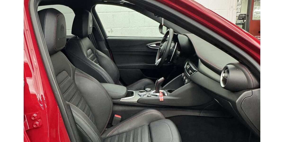 Alfa Romeo Giulia 2.0 Competizione Q4 Turbo Panoramadach 14.303 km 37.985 &euro; Lich 35423