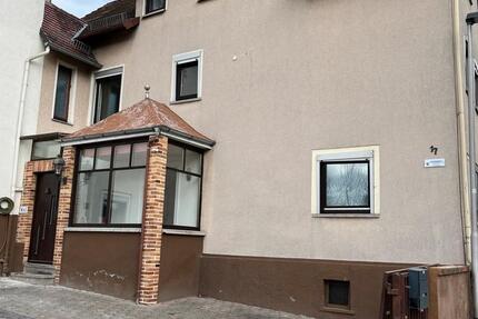 Haus Braunfels - 7 Zimmer, 140 m&sup2;, 1.000&euro; | Angebot:25088036
