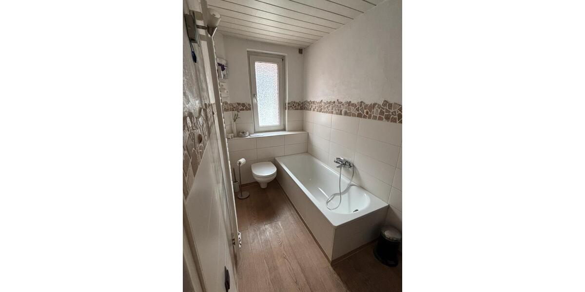 Etagenwohnung Butzbach - 6 Zimmer, 180 m&sup2;, 2.000&euro; | Angebot:25290215