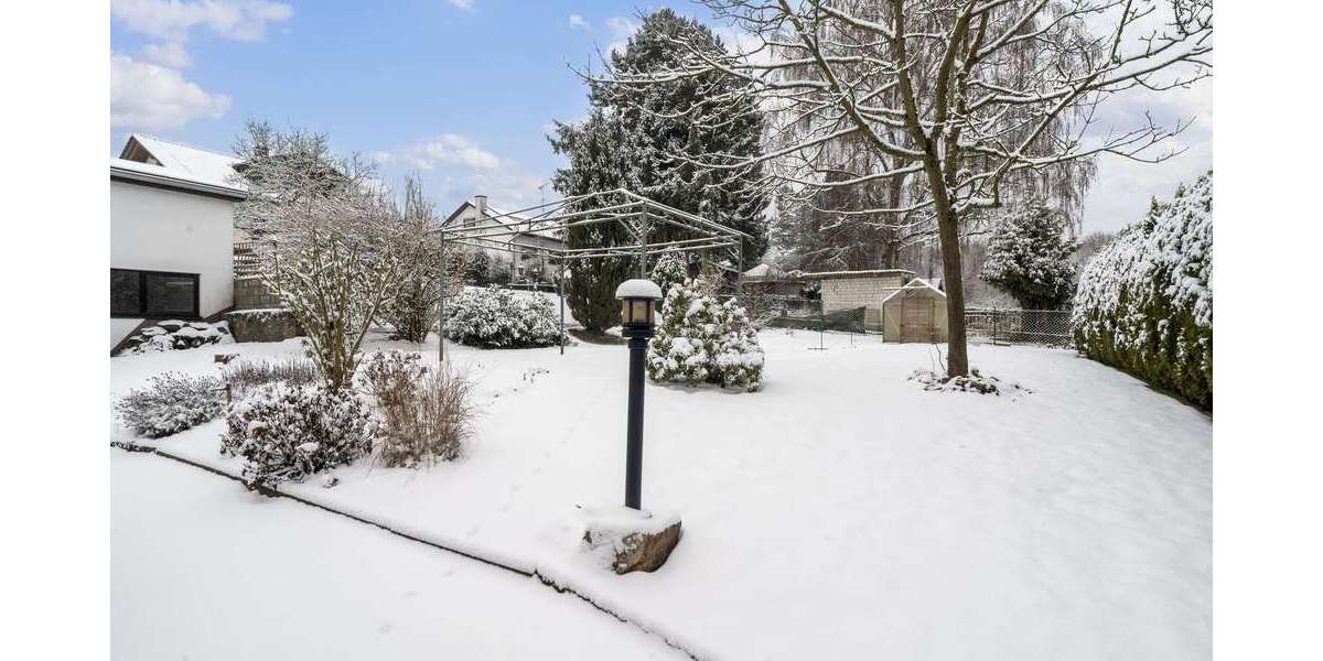 Platz ohne Grenzen: Zweifamilienhaus mit Halle für Familie & Anleger - Zweifamilienhaus Weinbach | Angebot:25025563